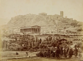 Ansicht des Theseion mit der Akropolis in der Ferne